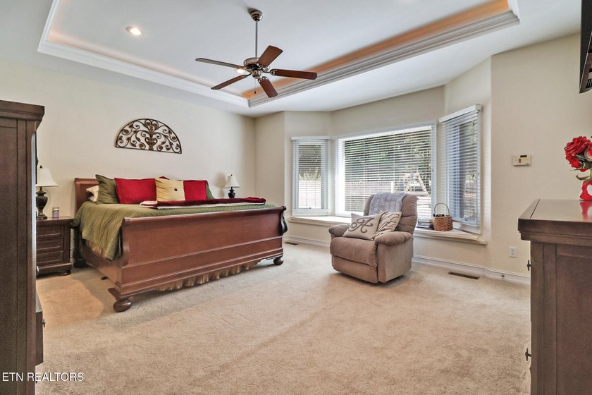 Experience luxury golf course living in this entertainer's dream - photo 22