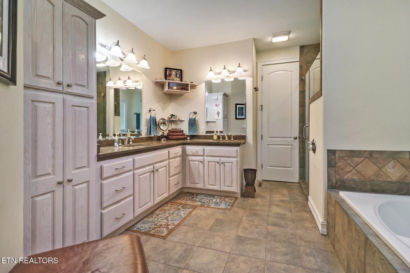 Experience luxury golf course living in this entertainer's dream - photo 24