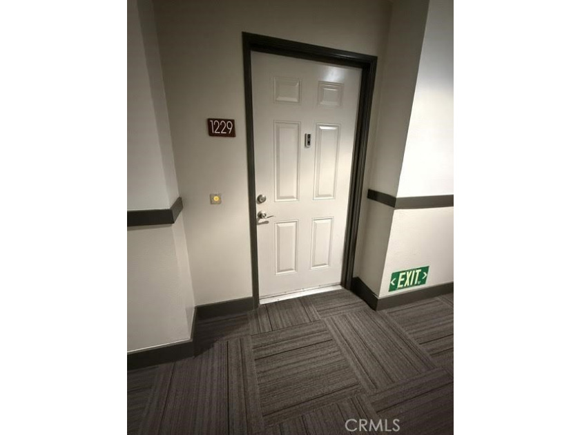 Lovely and immaculate resort-like living in a prime area of - photo 4