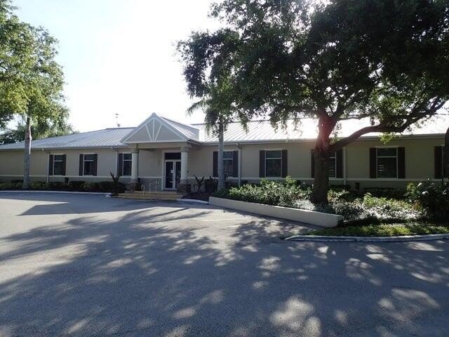 Fully furnished 2/2 home featuring a modern remodeled kitchen - photo 29