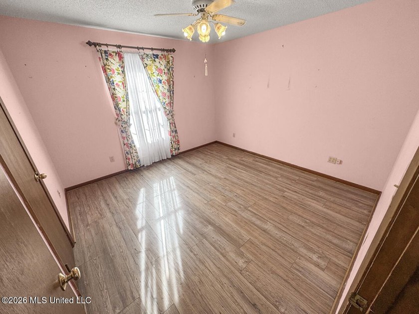 Located in a quiet country setting just minutes from town, 1560 - photo 15