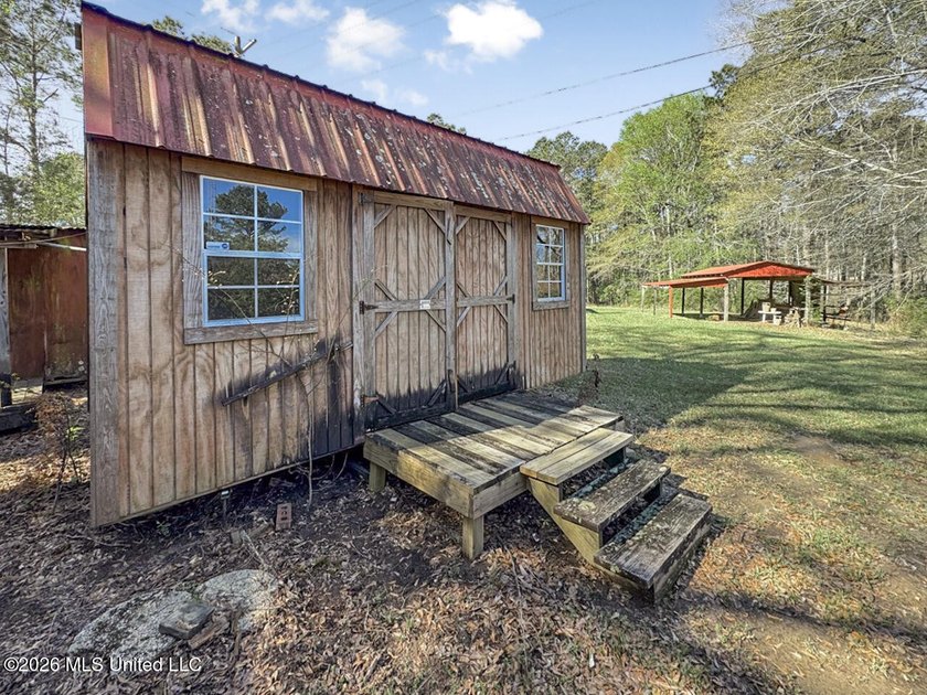 Located in a quiet country setting just minutes from town, 1560 - photo 19