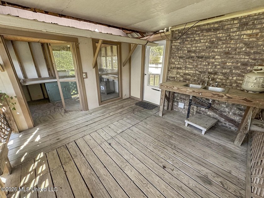 Located in a quiet country setting just minutes from town, 1560 - photo 31