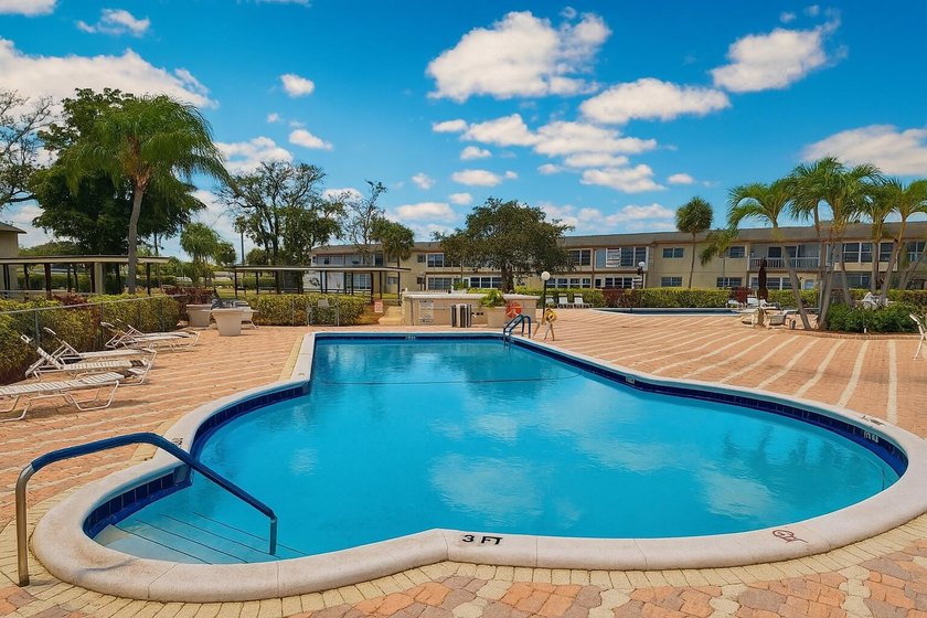 Beautifully updated 2-bedroom, 2-bath residence located in the - photo 3