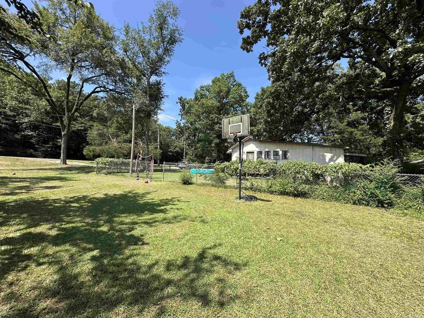 Conveniently located just minutes from Hot Springs and Entergy - photo 4
