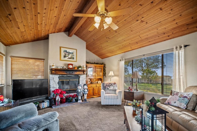 Welcome to peaceful country living on a spacious 1.14-acre lot - photo 9
