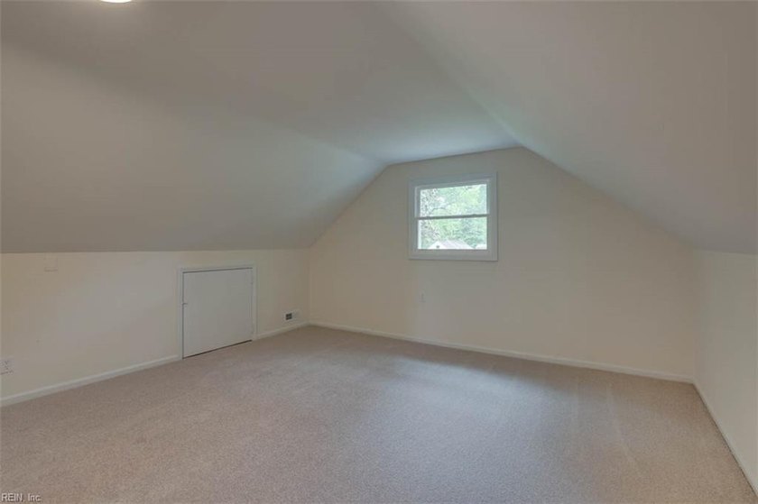 Welcome Home! This updated and upgraded 5 bedrooms, 3 full baths - photo 31