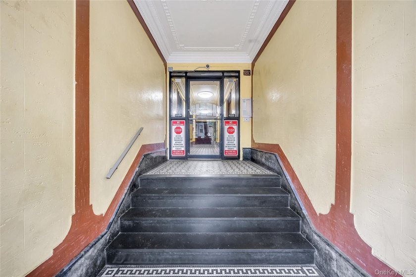 Welcome to this exceptional multi-family residential building - photo 3