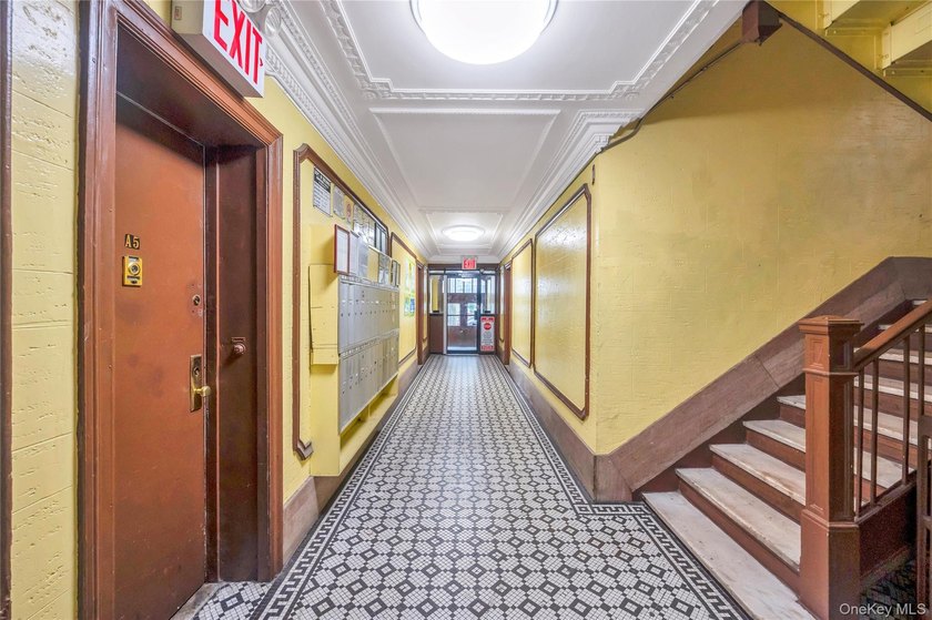 Welcome to this exceptional multi-family residential building - photo 4