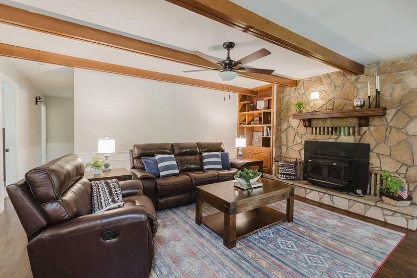 Charming &amp; Recently refreshed, this Ranch Style Home blends - photo 8