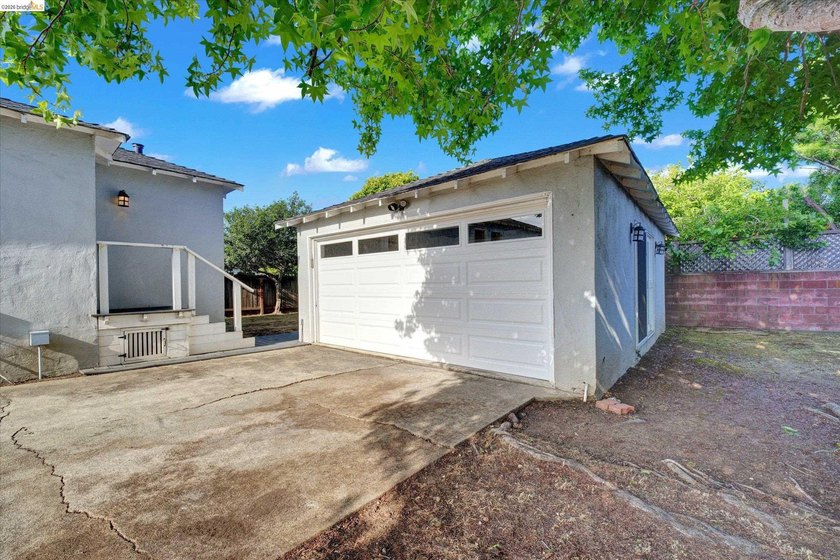 Charming property in Richmond's North &amp; East neighborhood set on - photo 40