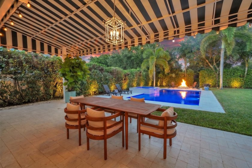 4 BR, 3.5BA expertly renovated masterpiece w/ heat/chilled pool - photo 3
