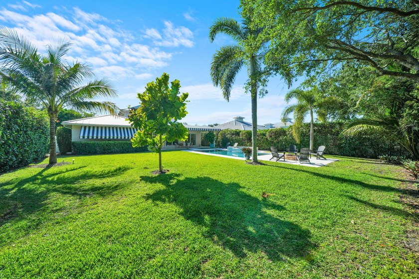 4 BR, 3.5BA expertly renovated masterpiece w/ heat/chilled pool - photo 6