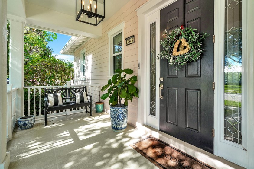 4 BR, 3.5BA expertly renovated masterpiece w/ heat/chilled pool - photo 9