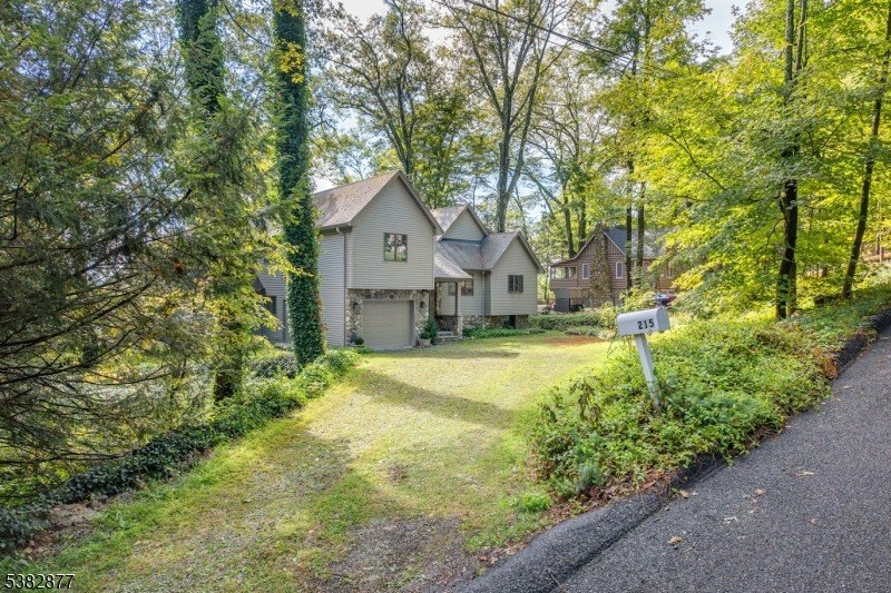 Contemporary Elegance with Stunning Lake Views. Welcome to this - photo 2