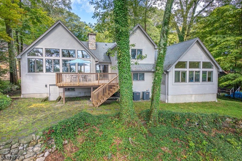 Contemporary Elegance with Stunning Lake Views. Welcome to this - photo 6