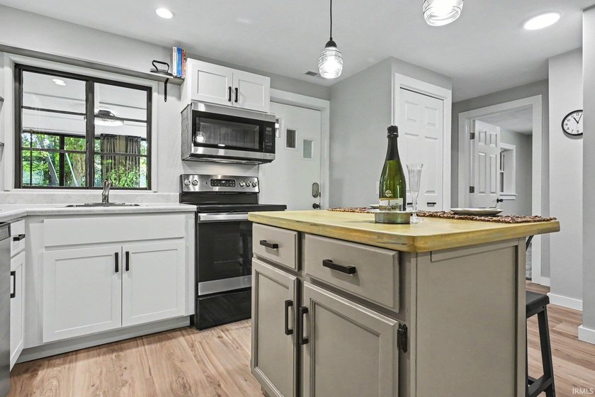 Welcome Home to 403 Mineral Springs Blvd! Imagine waking up in a - photo 4