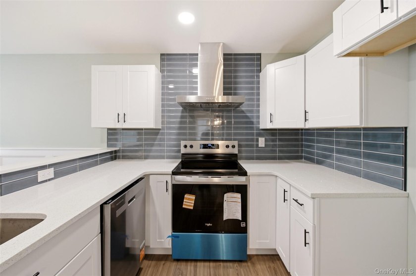 Move right into this refurbished and updated 2 Bedroom Ranch - photo 12