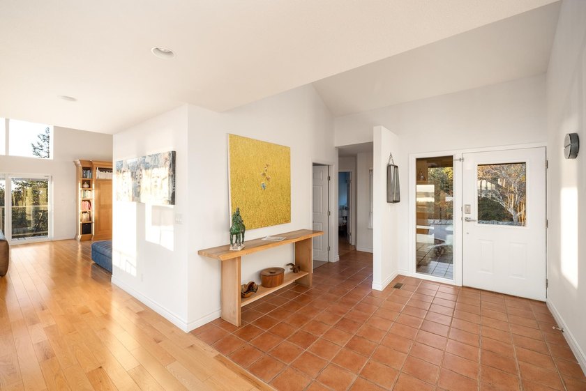 Sensational private parkland estate above Secret Cove in - photo 15