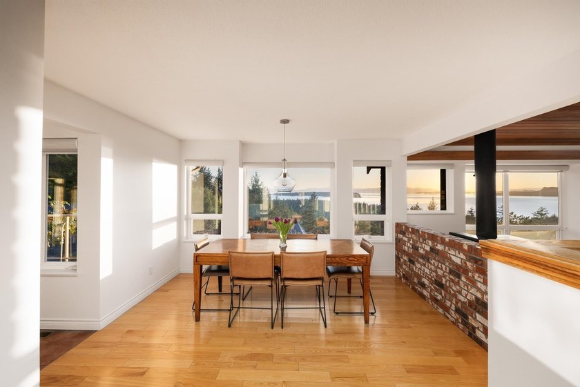 Sensational private parkland estate above Secret Cove in - photo 16