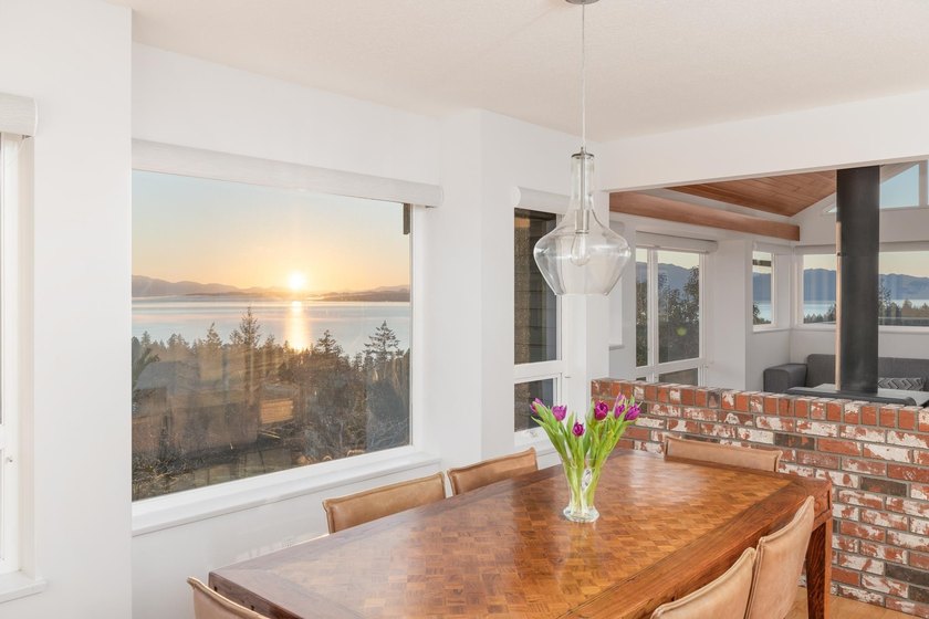 Sensational private parkland estate above Secret Cove in - photo 17