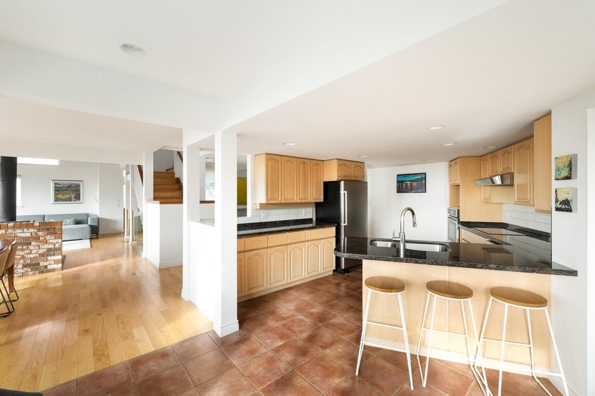 Sensational private parkland estate above Secret Cove in - photo 20