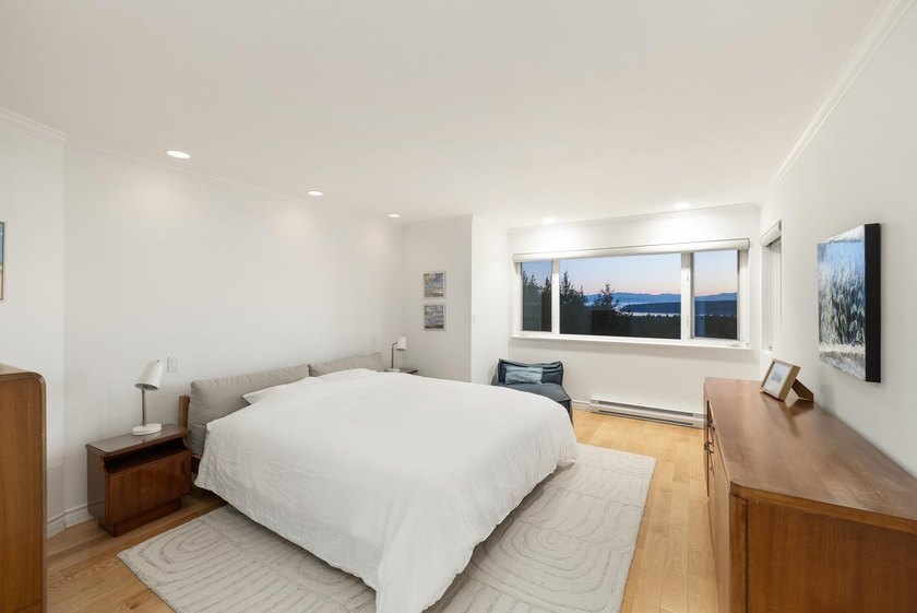 Sensational private parkland estate above Secret Cove in - photo 23