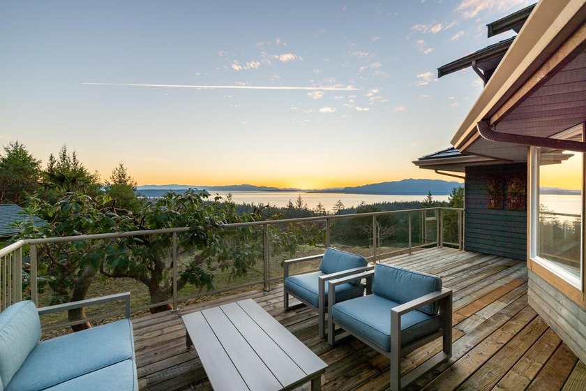 Sensational private parkland estate above Secret Cove in - photo 26