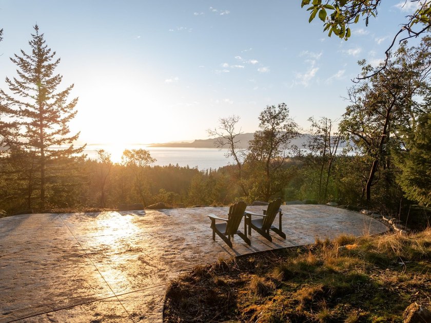 Sensational private parkland estate above Secret Cove in - photo 35