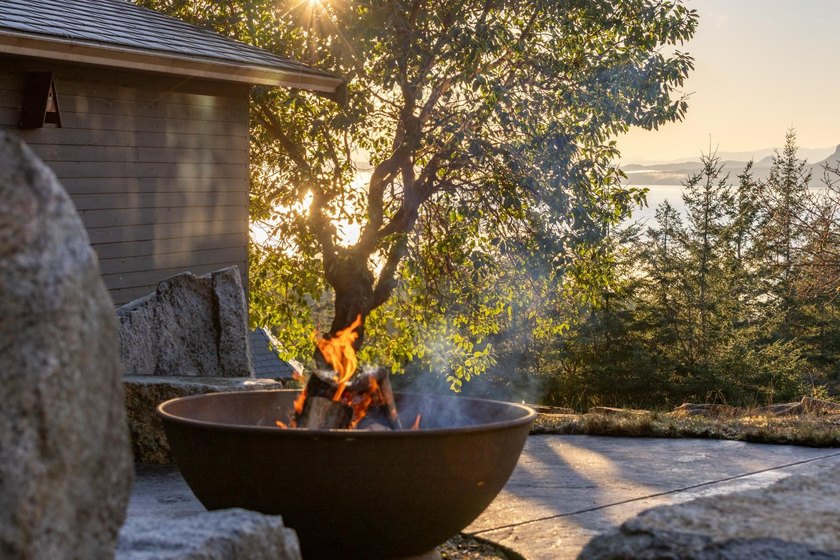 Sensational private parkland estate above Secret Cove in - photo 37