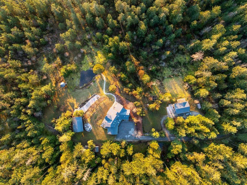 Sensational private parkland estate above Secret Cove in - photo 40