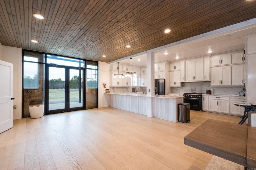 Private barndominium retreat on approximately 71 acres behind a - photo 6