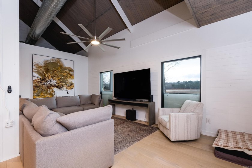 Private barndominium retreat on approximately 71 acres behind a - photo 8