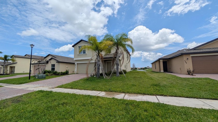 Beautifully 4-bedroom, 3 full bath home offering spacious living - photo 3