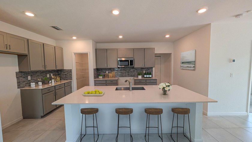 Beautifully 4-bedroom, 3 full bath home offering spacious living - photo 7