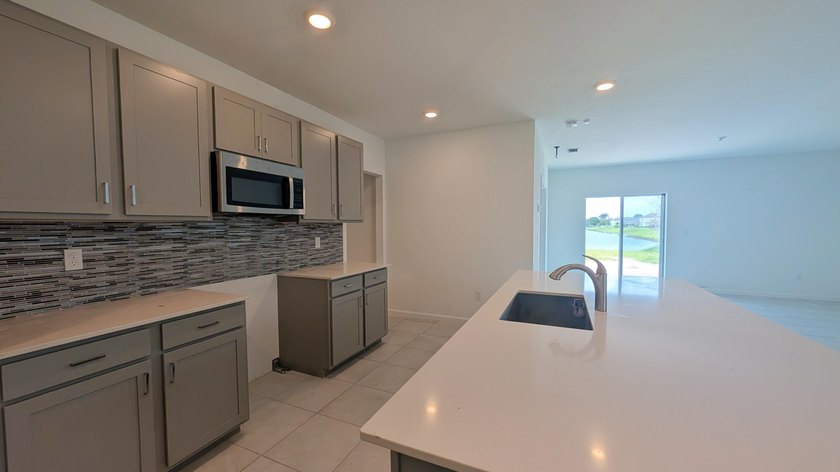 Beautifully 4-bedroom, 3 full bath home offering spacious living - photo 9