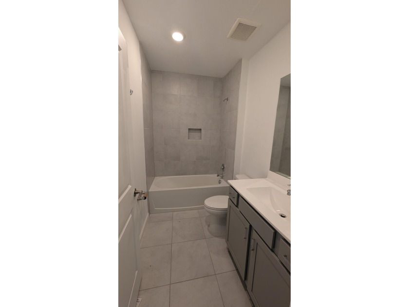 Beautifully 4-bedroom, 3 full bath home offering spacious living - photo 10