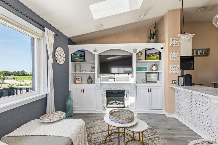 Welcome To The Anchorage - A Beautifully Updated 1 Bedroom, 1 - photo 3