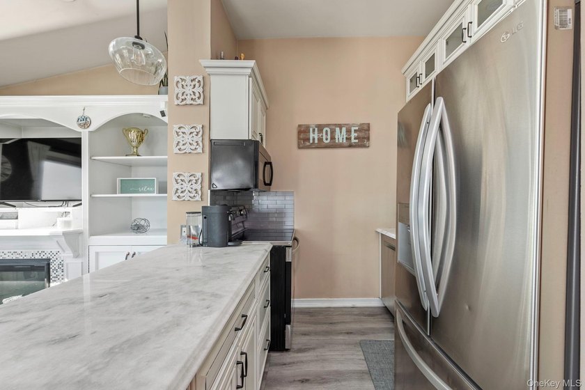 Welcome To The Anchorage - A Beautifully Updated 1 Bedroom, 1 - photo 5