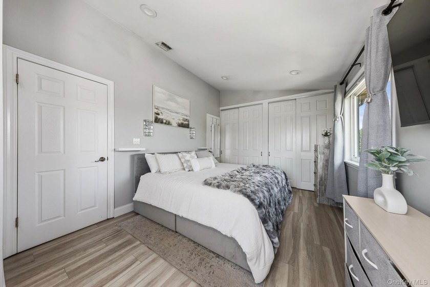 Welcome To The Anchorage - A Beautifully Updated 1 Bedroom, 1 - photo 8