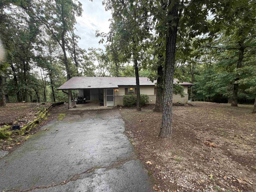 Escape to the peace and privacy of country living with this cozy - photo 2