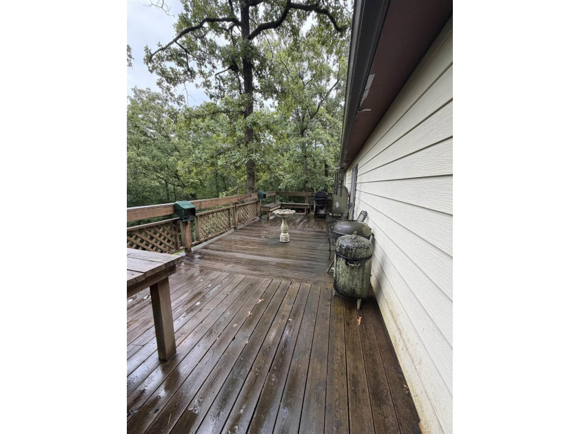 Escape to the peace and privacy of country living with this cozy - photo 8
