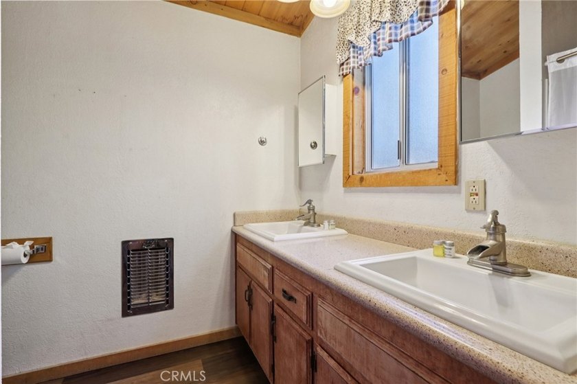 Moonridge mountain chalet with ski slope views! Nestled in the - photo 35