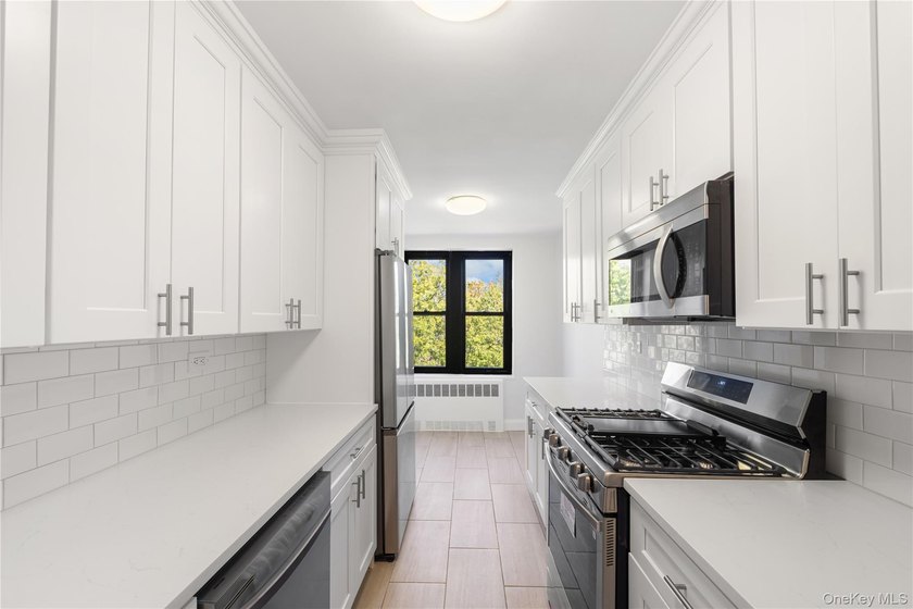 Welcome home to this spacious C-line unit at Bayside's Kennedy - photo 4