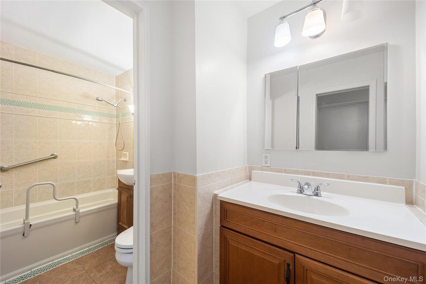 Welcome home to this spacious C-line unit at Bayside's Kennedy - photo 8