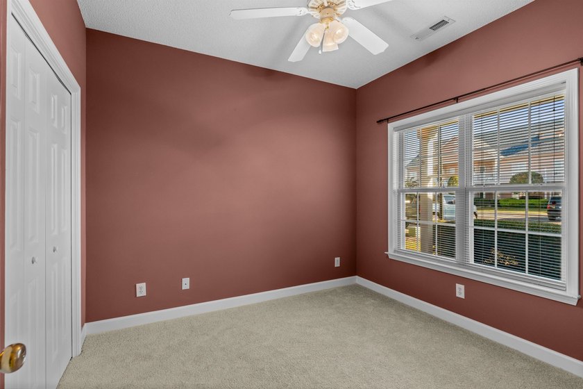 NEWLY REFRESHED &amp; MOVE-IN READY! Discover this inviting - photo 11