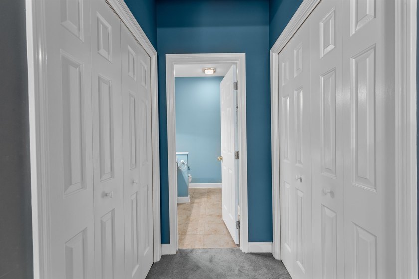 NEWLY REFRESHED &amp; MOVE-IN READY! Discover this inviting - photo 26
