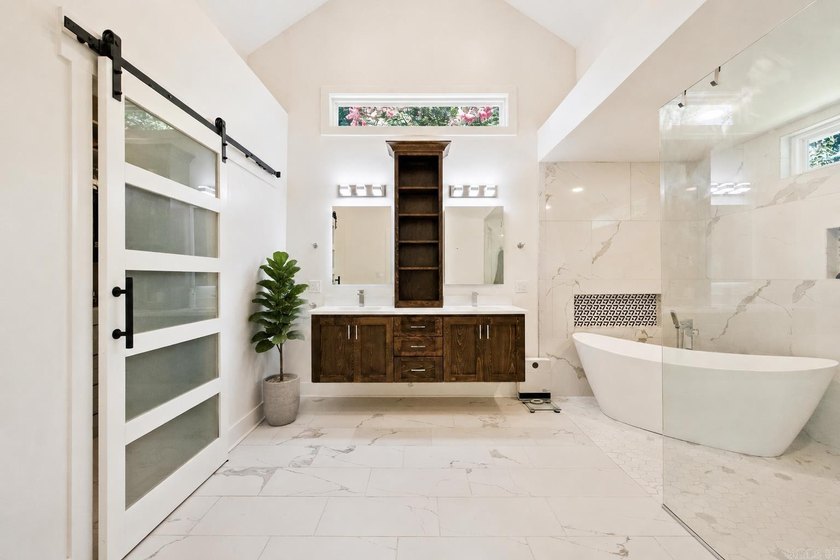 Welcome to this beautifully updated 3-bedroom, 2-bath home - photo 7