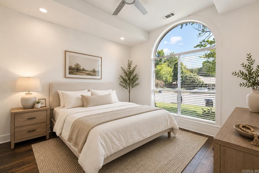 Welcome to this beautifully updated 3-bedroom, 2-bath home - photo 8