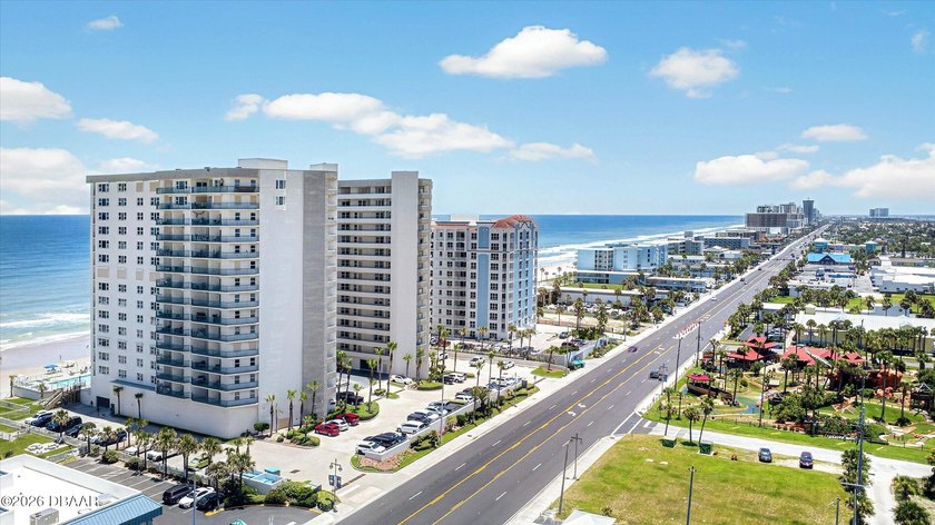 THIS IS THE ONE! A direct oceanfront end-unit residence where - photo 4